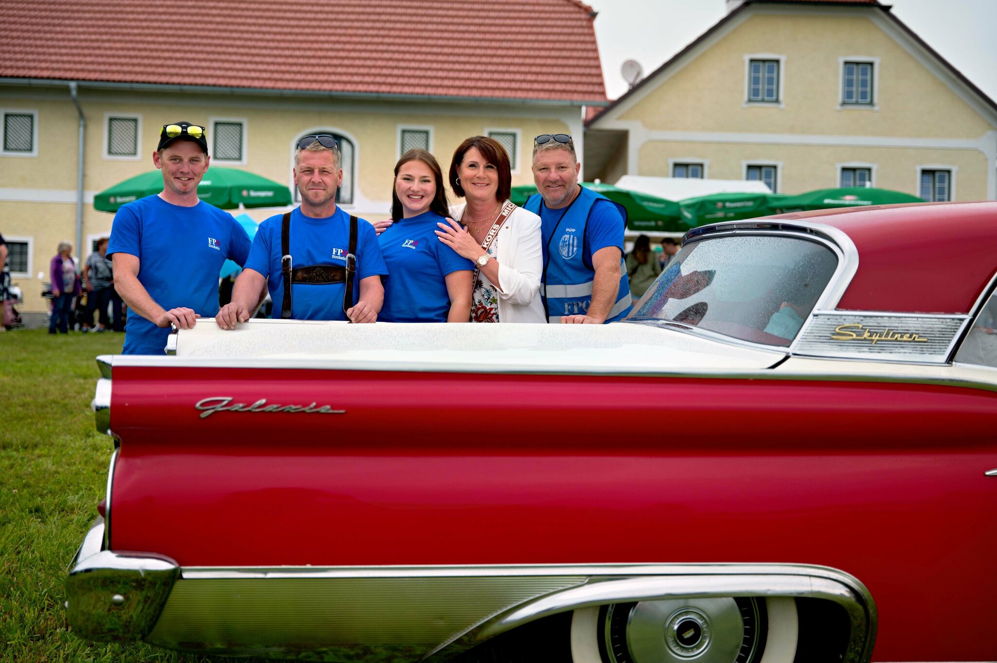 Rund-800-Oldtimer-Fans-kamen-nach-Stroheim