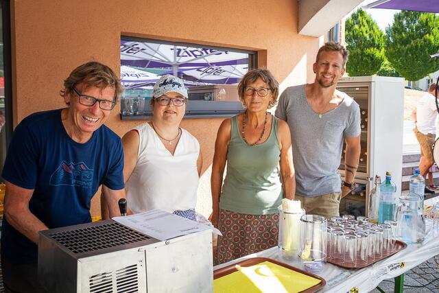 Gottfried Boubenicek, Elisabeth Forstner, Silvia Boubenicek und Paul Baumgartner versorgten die Besucher mit kühlen Getränken