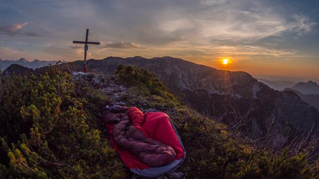 Sonnenaufgang nach einer Biwak Nacht auf der Schwalbenmauer | Foto: Roman Datzberger