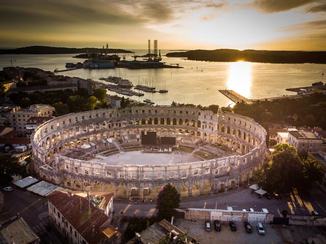 Pula bei Sonnenuntergang