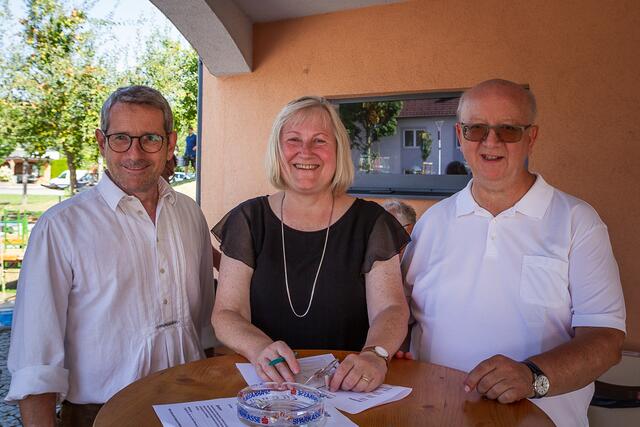 Bürgermeister Harald Grubmair, Chorleiterin Elfriede Hummer und Pfarrer Mag. Josef Etzlstorfer