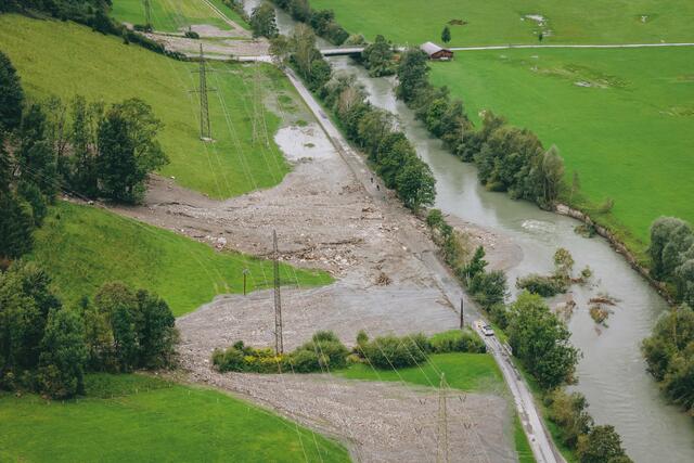 Vermurungen und Überflutungen in Salzburg, im Bild mehrere Muren und Schlammlawinen führten zu einer Sperre des Einödweges zwischen Kaprun und Piesendorf  | Foto:  JFK / EXPA / picturedesk.com 