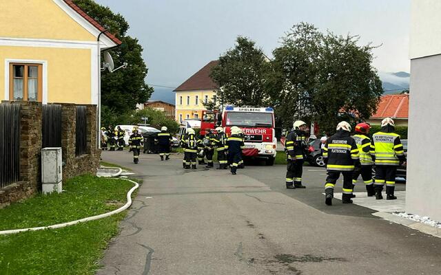Fünf Feuerwehren waren im Einsatz. | Foto: FF Spielberg/FF Flatschach