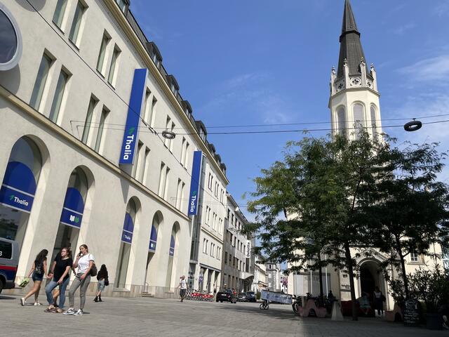 Ab 2025 soll der Martin-Luther-Platz neugestaltet werden. Begrünung und Beschattung sind das Ziel. | Foto: MeinBezirk