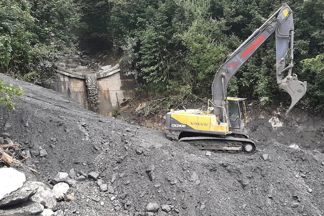 Die Wildbachsperre in Kaprun-Menggraben wird geräumt, um die Schutzfunktion bestmöglich wiederherzustellen. | Foto: Land Salzburg/BH Zell am See
