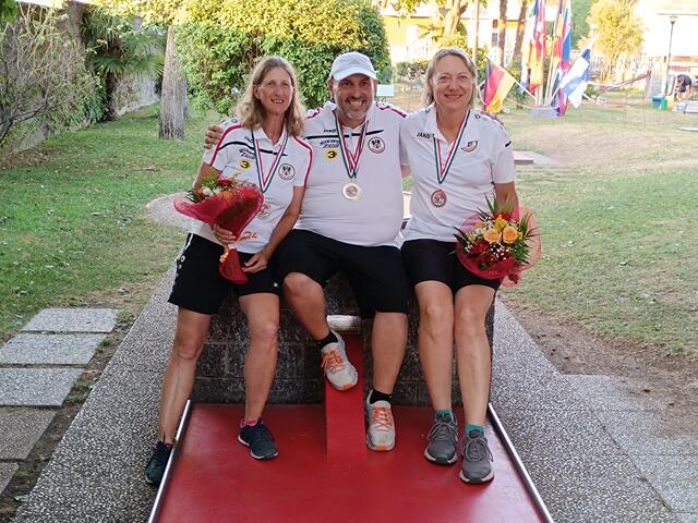 Ein Foto der siegreichen österreichischen Medaillengewinner. von links: Claudia Schuster, Bernd Gaida und Gerlinde Krämer. | Foto: SBGSV