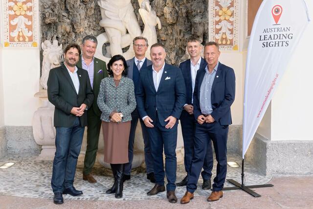 Franz Gruber (Geschäftsführer DIE GARTEN TULLN) mit dem Präsidium der Austrian Leading Sights Stefan Hering-Hagenbeck (Tiergarten Schönbrunn), Danielle Spera (Jüdisches Museum Wien), Johannes Hörl (Großglockner Hochalpenstrasse), Klaus Panholzer (Schloss Schönbrunn), Stefan Isser (Swarovski Kristallwelten) und Generalsekretär Patrick Quatember. | Foto: Daniel Zupanc