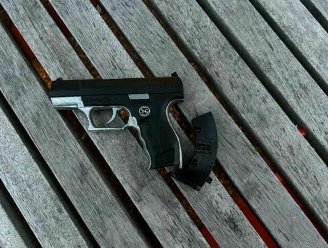 Weil drei Jugendliche mit augenscheinlichen Schusswaffen beobachtet wurden, rückte die Polizei in großer Zahl aus.  | Foto: LPD Wien