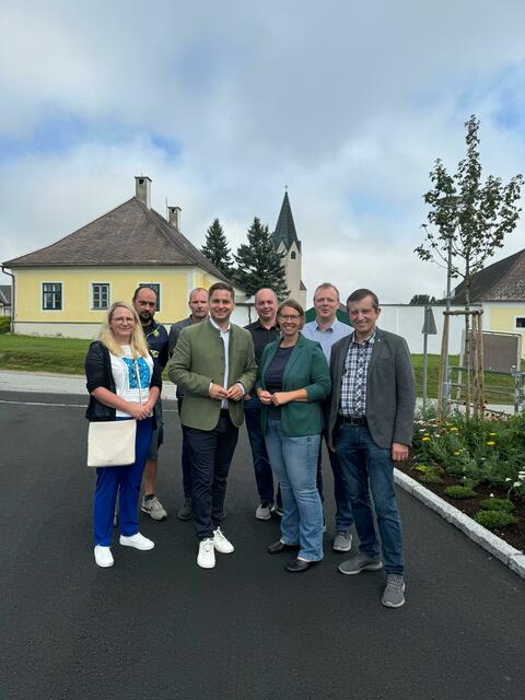 VP Kirchschlag mit NR Brandweiner: Gudrun Köck (Obfrau NÖAAB und Wir Niederösterreicherinnen), Johann Kindermann-Zeillinger, GR August Köck, NR Lukas Brandweiner, GR Harald Hohneder, BGM Christina Martin, VBGM Karl Honeder, GPO Erich Praher (v.l.). | Foto: Gemeinde