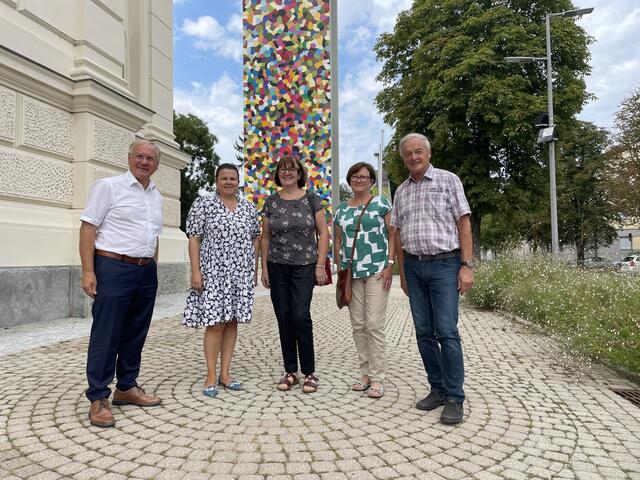 Josef Ober, Sonja Skalnik, Margarete Lösch, Marianne Saurugg und Herbert Saurugg (v.l.) beim Ausgangspunkt des geplanten Martin-Gutl-Weges. | Foto: MeinBezirk