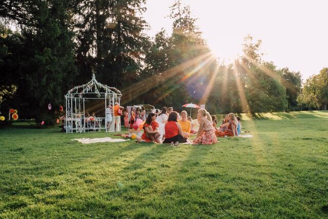 Das Sommerfest des Frauennetzwerkes Alpha Löwin unter dem Motto "Sunset Serenade" fand bei traumhaftem Wetter in Hellbrunn statt. | Foto: SkylineMedien