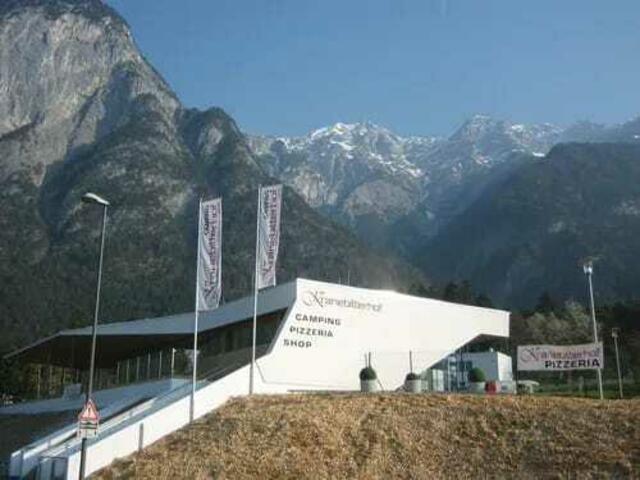 Der Campingplatz Kranebitter Hof ist heute der einzige Campingplatz in Innsbruck.  | Foto: camping.info