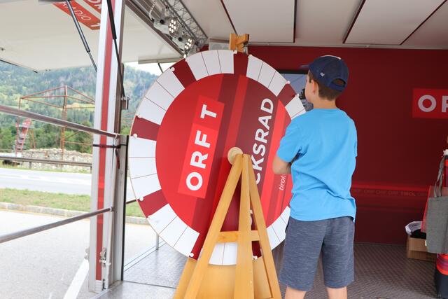 Mit etwas Glück konnten tolle Preise beim Glücksrad gewonnen werden. | Foto: Lea Mayr