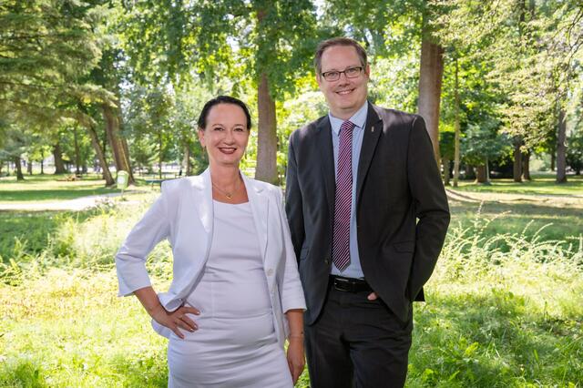 IT:U-Gründungspräsidentin Stefanie Lindstaedt und JKU-Rektor Stefan Koch | Foto: JKU