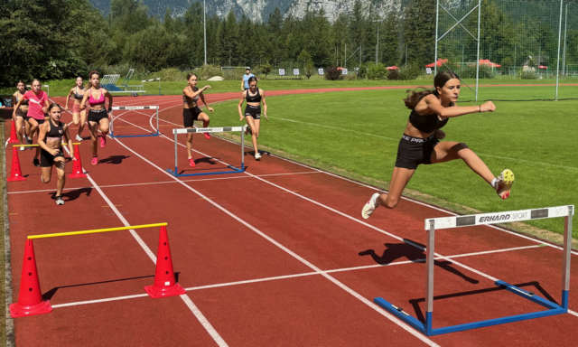 Der Tag der Leichtathletik soll Kindern die Möglichkeit zum Testen und Einsteigen bieten. | Foto: OÖLV/Werthner