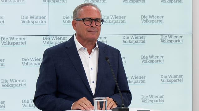 Durch "überbordende Sozialleistungen" sei Wien zum "Sozial- und Kriminalitätsmagneten" geworden, kritisiert Karl Mahrer. | Foto: Andreas Pölzl/MeinBezirk