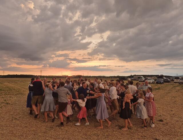 Hochsommerliche Temperaturen, gemütliche Lagerfeuer und gemeinsames Singen sowie ein lauer Sommerabend mit Volkstanzen unter freiem Himmel machten die Jahnwanderung zu einem unvergesslichen Erlebnis. | Foto: ÖTB Oberösterreich
