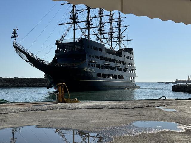 Die "Legend Big Kral" ist eines der größten Touristenschiffe weltweit. | Foto: closeprotection.at