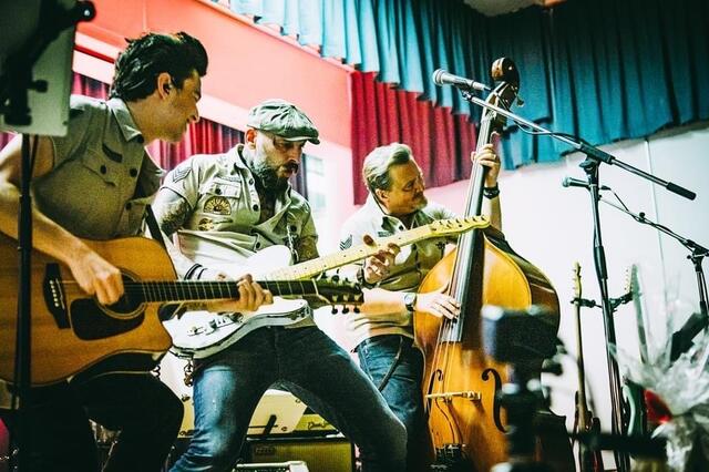  "The Ridin Dudes" am 6. September auf der Burgruine Hohenegg.  | Foto: The Ridin Dudes