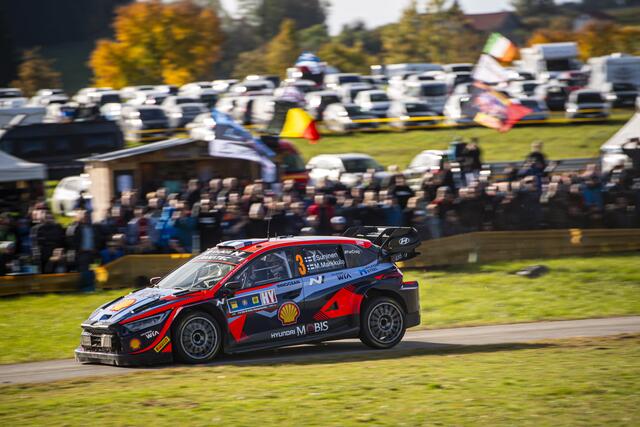 Die großzügigen Fan Zones der Central European Rally bieten den Besuchern eine gute Infrastruktur und ein sicheres Rallyevergnügen | Foto: ADAC Motorsport