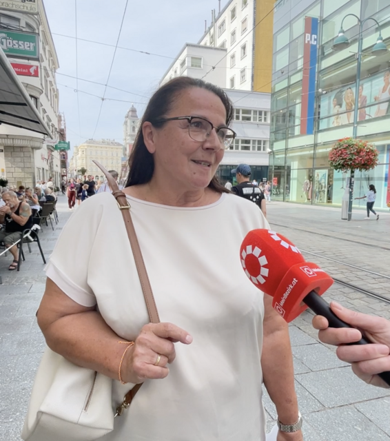 MeinBezirk hat auf der Linzer Landstraße die Linzerinnen und Linzer zu ihrer Meinung zur "Causa Luger" befragt. | Foto: MeinBezirk