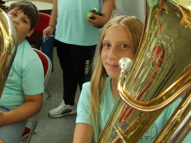 Immer mehr Mädchen bringen sich mit der Kaisertuba ein. | Foto: Peter Sattler