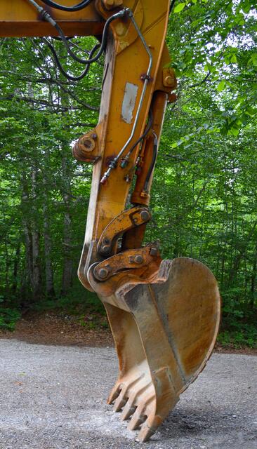 Bei Bauarbeiten in Berwang ist am Mittwoch ein Arbeiter von einer Baggerschaufel getroffen und schwer verletzt worden. | Foto: Symbolbild Pixabay/PIRO4D
