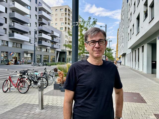 Der Anrainer Uwe Donath wünscht sich eine Polizeistation im Nordbahnviertel. | Foto: Marlene Graupner/MeinBezirk