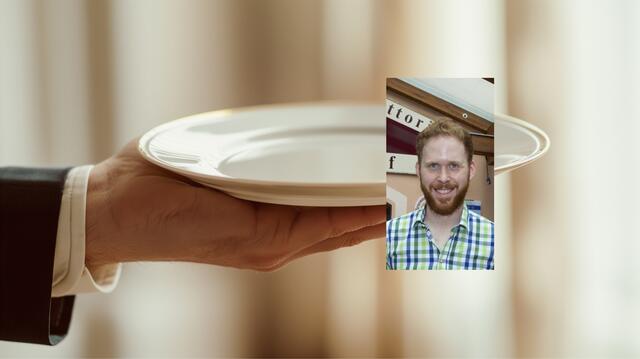 Für Marko Ogris vom Gasthaus Ogris gehört der Räuberteller zum Service für die Gäste dazu.  | Foto: stock.adobe.com/at/WorkLife Images Portrait: Arbeiter