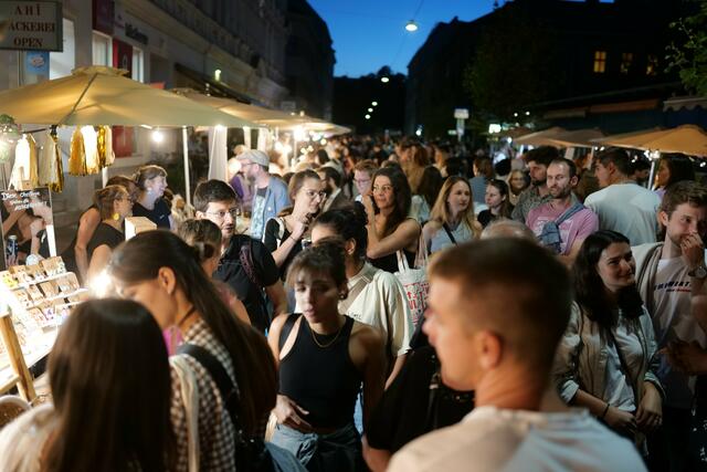 Mit 162.000 Besucherinnen und Besuchern war die Lange Nacht der Wiener Märkte 2023 ein voller Erfolg. Nun geht sie in die dritte Runde – auch in Währing.  | Foto: Max Spitzauer/RMW