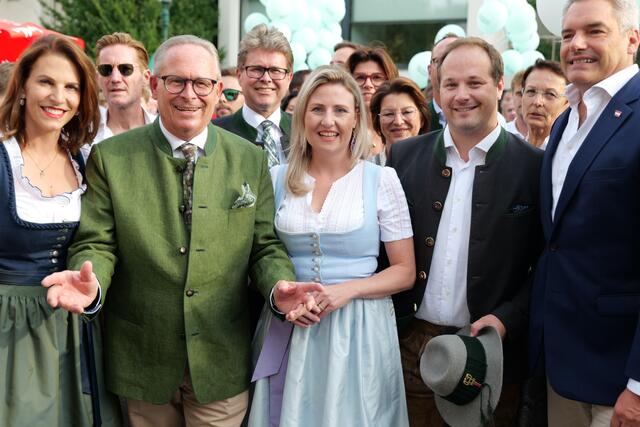 ÖVP-Politiker vor Ort, v. l.: Edstadler, Mahrer, Polaschek, Raab, D. Resch, Nehammer. | Foto: Maximilian Spitzauer/MeinBezirk