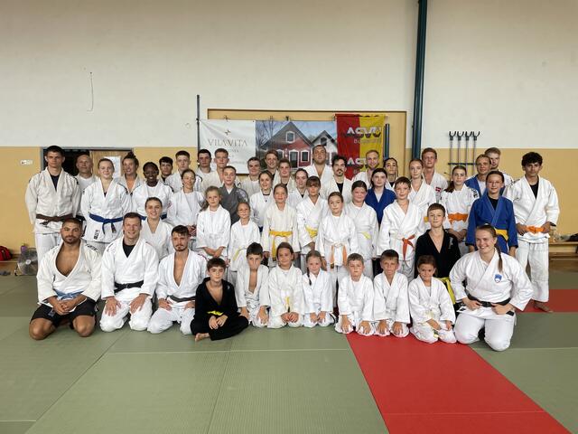 Rund dreißig Sporttalente besuchten das internationale Jiu Jitsu „Vila Vita Fighting Camp“. | Foto: Ferdinand FUHRMANN