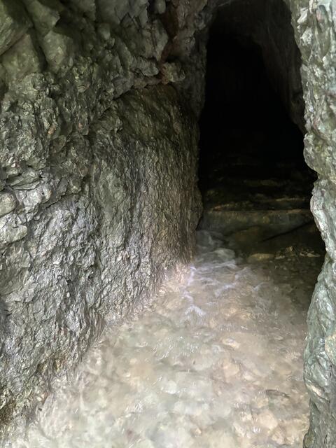 Die Jägerhöhle im Aigner Park. | Foto: Schrofner