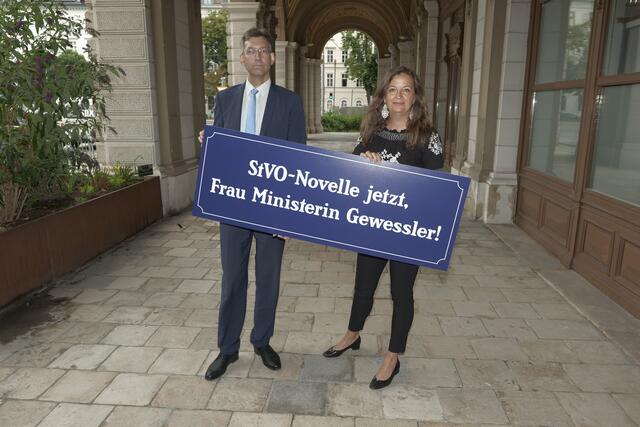 Eine erneute Pressekonferenz am 8. Juli von Bezirk und Stadt forderte Klimaschutzministerin Gewessler (Grüne) zum Handeln bei der Verkehrsberuhigung auf. | Foto: Maximilian Spitzauer / MeinBezirk