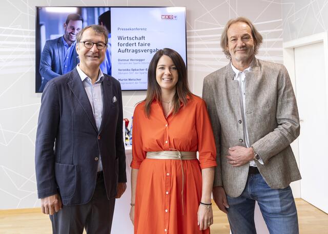 Martin Wetscher, Vizepräsident der WK Tirol, Veronika Opbacher-Egger, Obmann-Stellvertreterin der Sparte Gewerbe und Handwerk sowie Dietmar Hernegger, Spartenobmann Information und Consulting (v.l.). | Foto: WK Tirol/ Die Fotografen