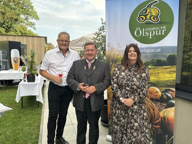 Obmann der Steirischen Ölspur, Josef Waltl, Landesrat Werner Amon und Ölspur-Geschäftsführerin Doris Gillich beim Empfang. | Foto: Löschnig