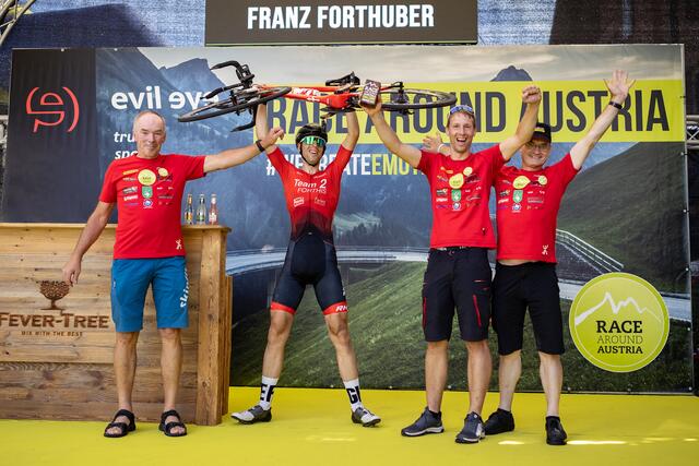 Mit einer Zeit von 19 Stunden und 22 Minuten und dem herausragenden 8. Platz erreichte der Lengauer das Ziel.  | Foto: Forthuber