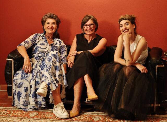 Abtenauer Frauenpower (v.l.): Karin Buchegger, Barbara Bachler, Anna Buchegger. | Foto: Maria Tiefenbacher-Schöndorfer, 2024