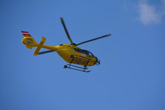 Die Verletzte wurde mit dem Rettungshubschrauber geborgen und in ein Krankenhaus geflogen | Foto: RegionalMedien Salzburg