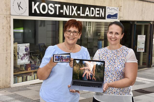 Waltraud Beranek und Michaela Lientscher (von links) laden Ehrenamtliche und Hilfesuchende zu regelmäßigen Treffen ein. | Foto: RegionalMedien