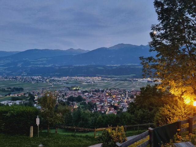 Der Romediwirt in Thaur: Gutes Essen, herrliche Aussicht, aber noch Luft nach oben. | Foto: Genussspecht