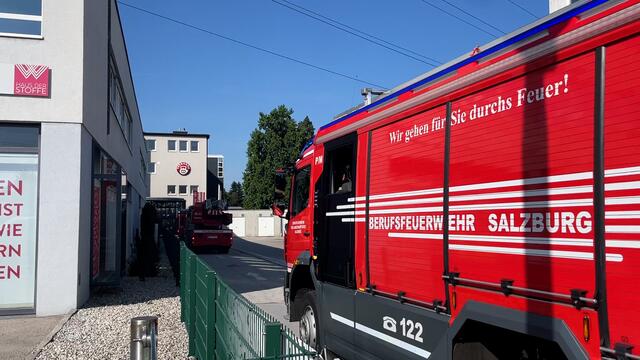 Obwohl es bereits der zweite Fehlalarm in kurzer Zeit war, hat die Berufsfeuerwehr Salzburg erneut gezeigt, wie schnell und zuverlässig sie arbeitet. | Foto: Stefan Schubert