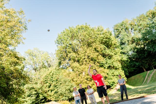 Beim "Legen" kann es für die Kugel durchaus hoch hinaus gehen. | Foto: Mias Photoart