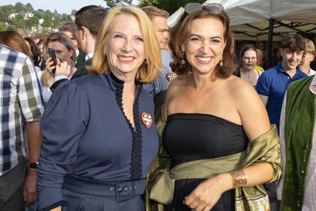 Zweite Nationalratspräsidentin Doris Bures (SPÖ) und Justizministerin Alma Zadić (Grüne). | Foto: René Brunhölzl/MeinBezirk