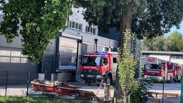 Die Berufsfeuerwehr war sehr schnell vor Ort. | Foto: Stefan Schubert