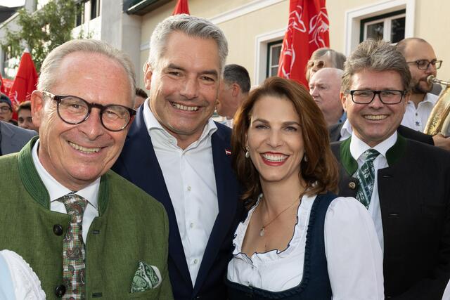 ÖVP Wien-Parteiobmann Karl Mahrer, Bundeskanzler Karl Nehammer, Bundesministerin Karoline Edtstadler und Bildungsminister Martin Polaschek (alle drei ÖVP). | Foto: René Brunhölzl/MeinBezirk