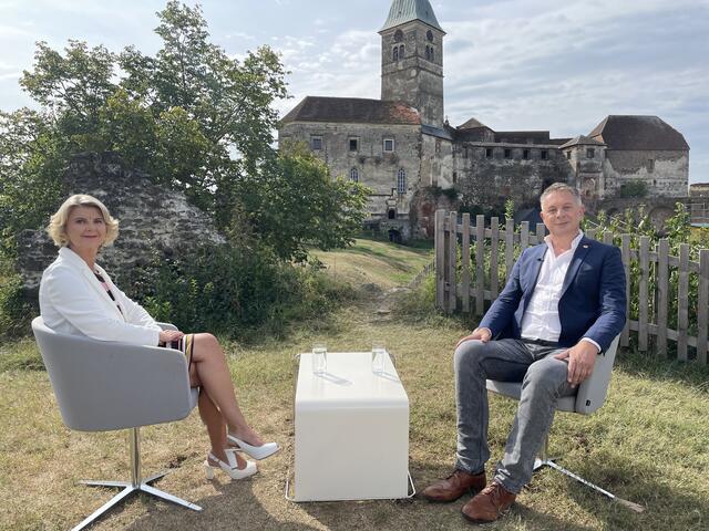 Im zweiten Sommergespräch des ORF Burgenland war FPÖ Landesparteiobmann Alexander Petschnig zu Gast bei Redakteurin Patrizia Spieß.  | Foto: Elisabeth Kloiber