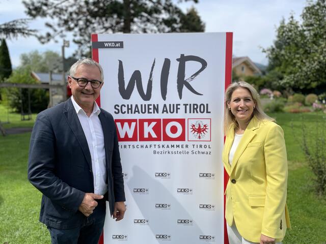 WKO-Bezirksstellenleiter Stefan Bletzacher und WKO-Bezirksobfrau Martina Entner haben die Wirtschaft in der Region im Blick.  | Foto: Haun
