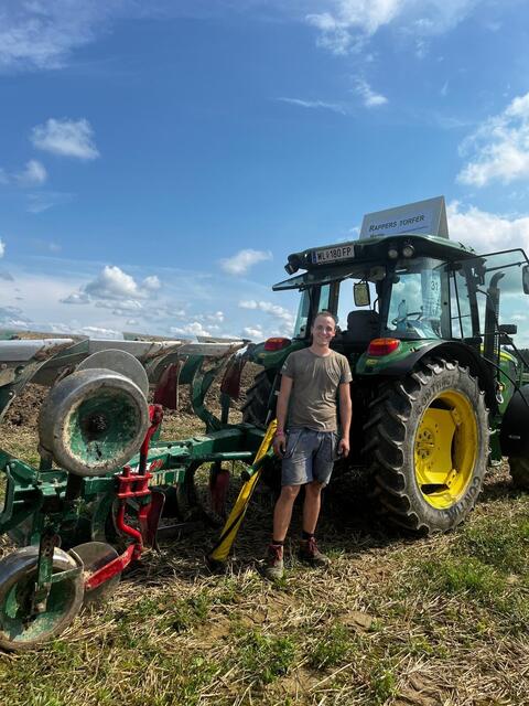 Martin Rapperstorfer von der Landjugend Steinerkirchen wird mit seinem John Deere am diesjährigen Bundesentscheid im Pflügen teilnehmen. | Foto: Rapperstorfer
