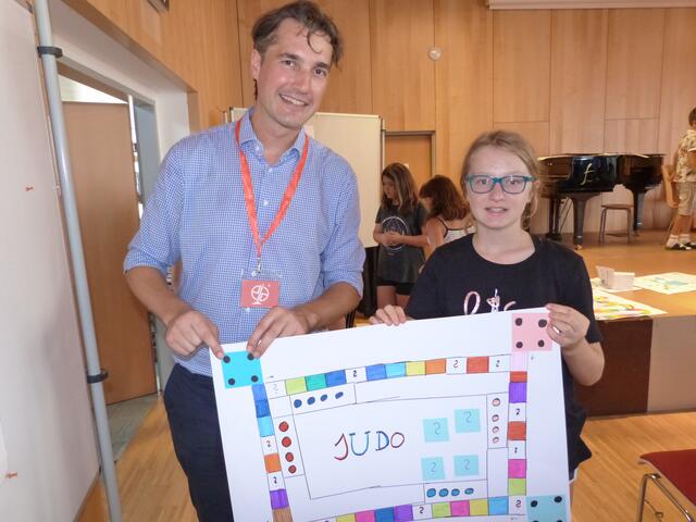Mit den zehn Lehrern aus Großbritannien lernten die Schüler spielerisch die Sprache Englisch besser kennen.